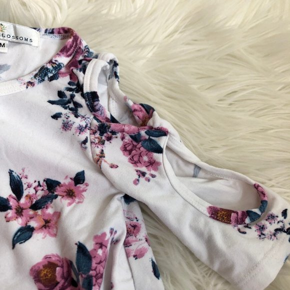 bailey's blossoms top size 3-6 m✨ - Picture 3 of 3